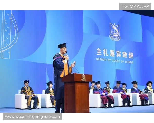 杜锋出席高校毕业展演,休赛期参与社会活动 杜锋出席高校毕业展演,休赛期参与社会活动