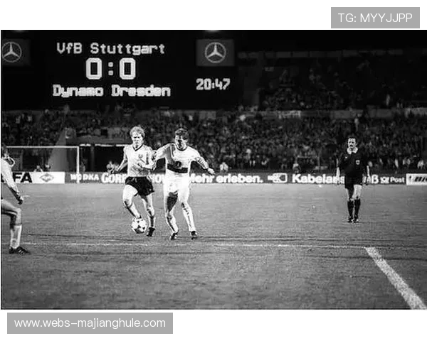 斯图加特老将终场前抽筋倒地，仍爬行封堵对手射门